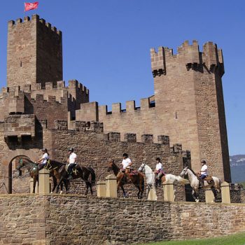 ruta a caballo navarra castillo javier