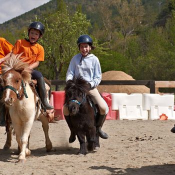 paseo en poni para niños en jaca