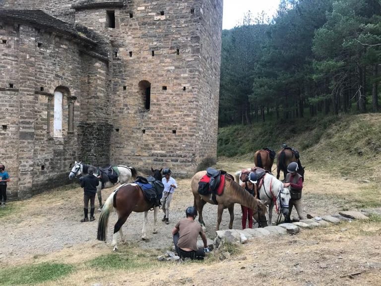 paseos a caballo en el pirineo aragones jaca